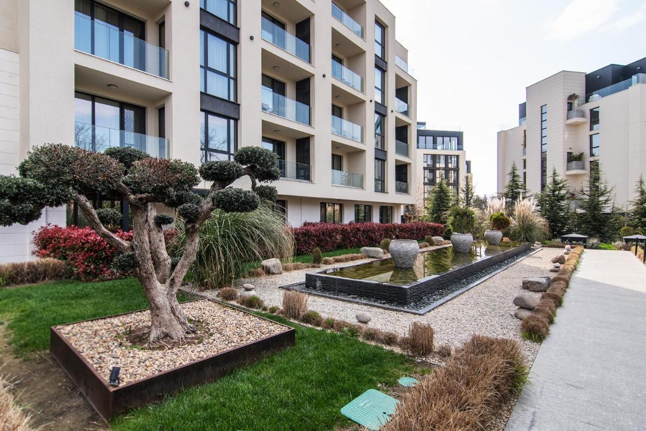Apartment With Pool