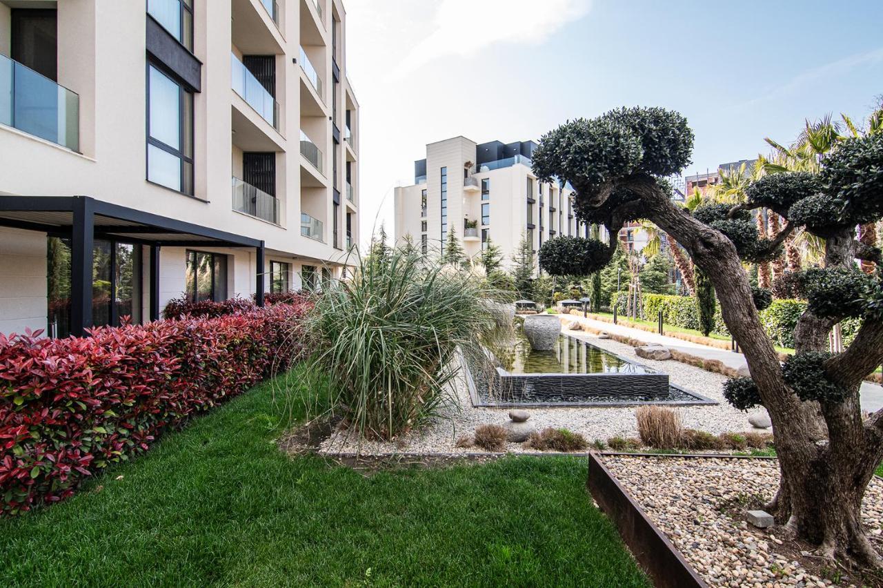 Apartment With Pool