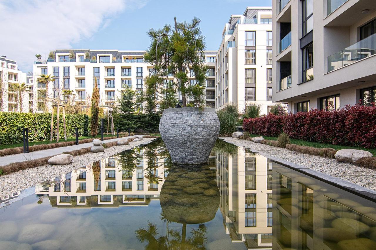 Apartment With Pool